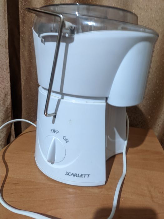 Соковыжималка "SCARLETT"SC-017