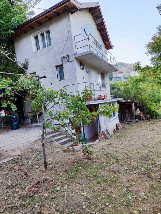 Къща /Вила/ с двор