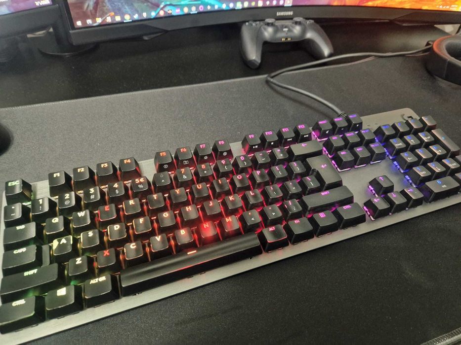 Logitech G512 Carbon + Logitech G513 Palmrest