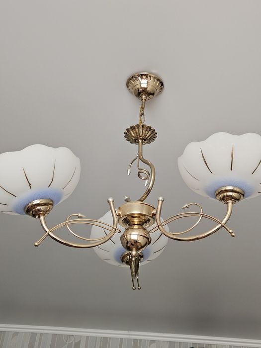 Продам люстру 3х рожков.