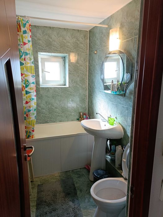 Închiriez apartament cu 3 camere pe str. Neagoe Vodă