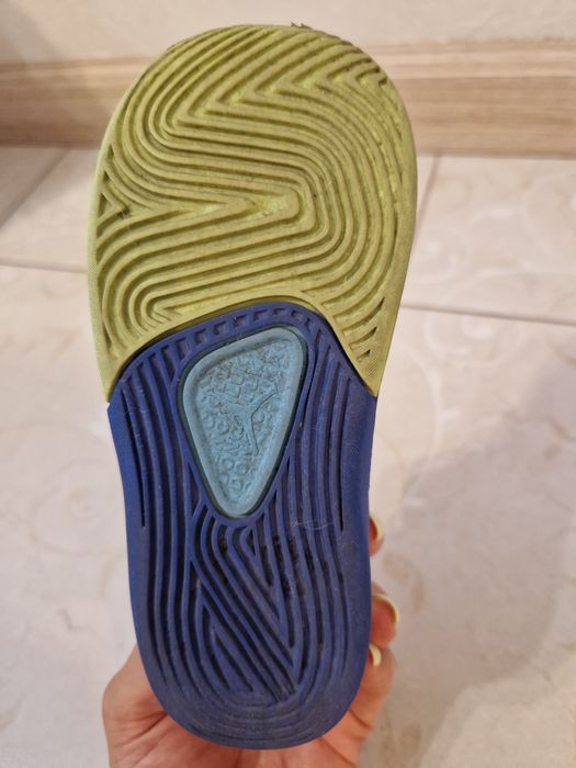 Продам кроссовки 26 и 27 рр