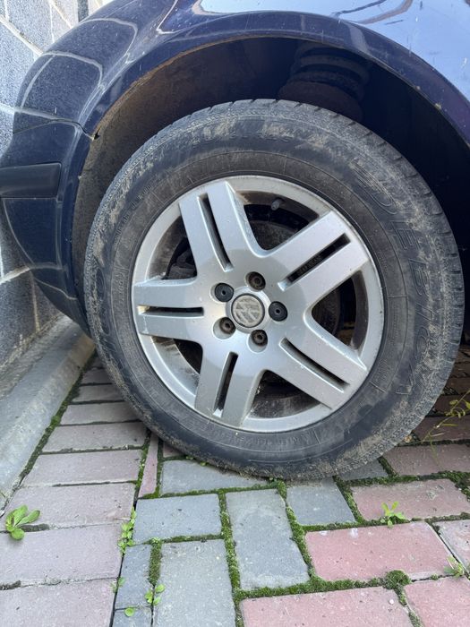 Volkswagen Golf 4, disponibil atât pentru dezmembrare, cât și pentru vânzare integrală