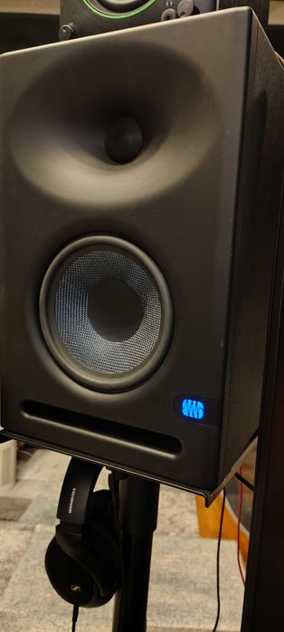 Presonus eris e7xt продава.