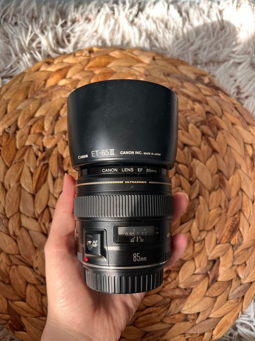 Canon EOS 80D + obiective 75–300mm & 85mm + Godox Blitz — stare bună