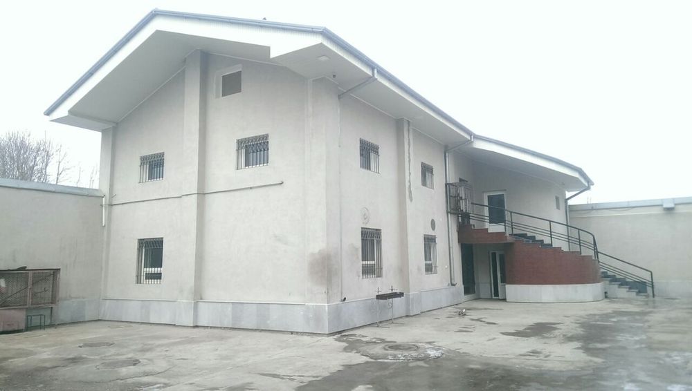 Продается производственное помещения  15 соток с зданием