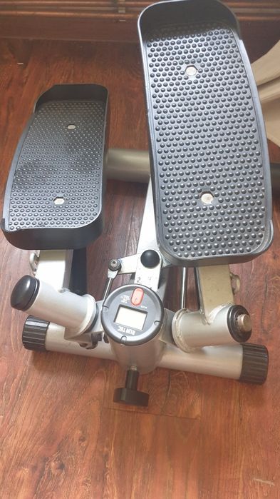 Mini Stepper Vertical Run Tec cu afisaj digital - Ideal pentru fitness acasa
