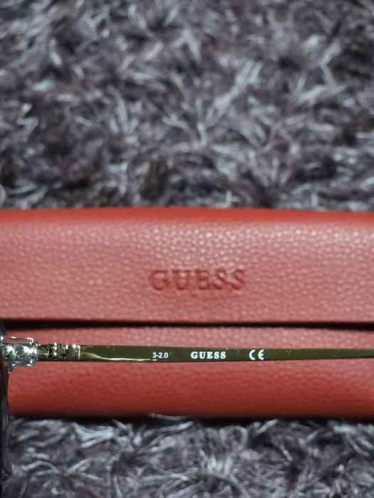 Слънчеви очила на Guess