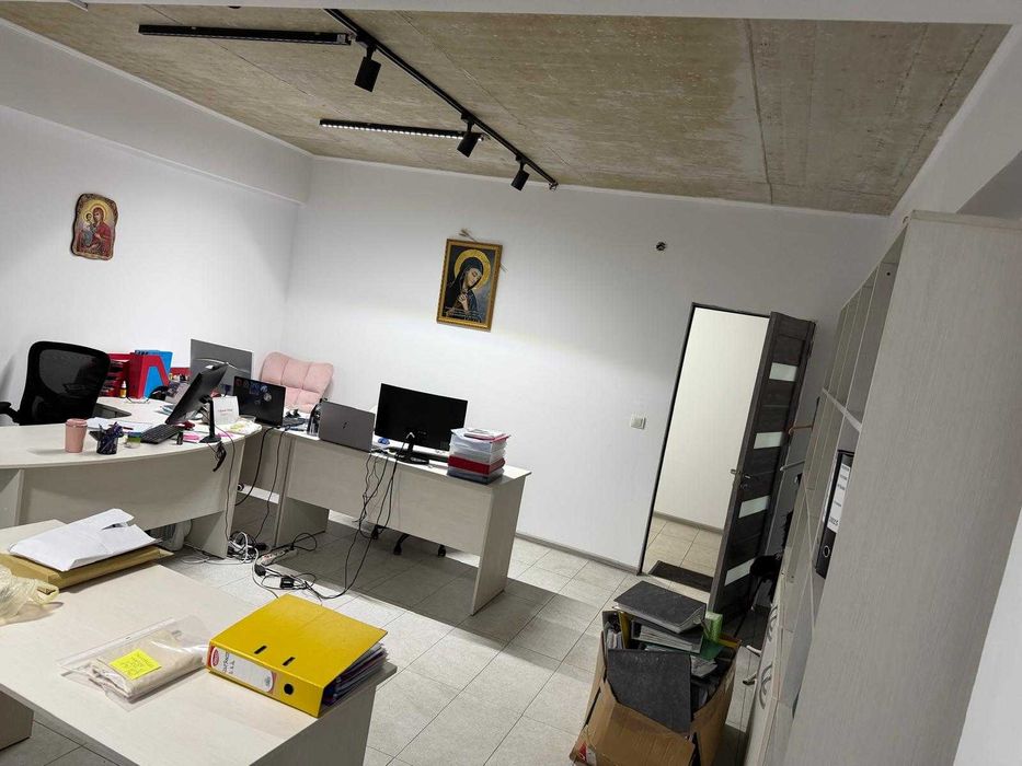 Inchiriez spatii birou