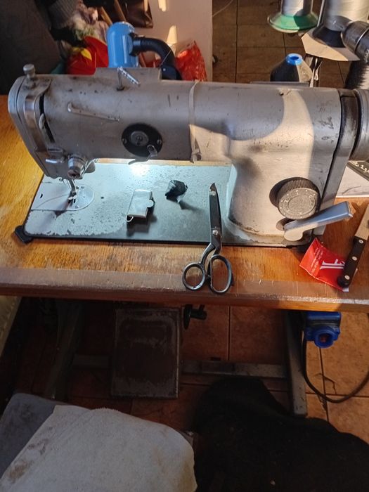 Masina de cusut industriala