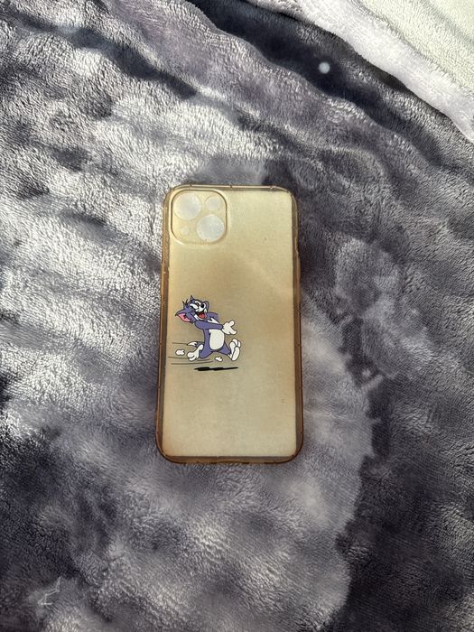 Чехлы на iPhone 13