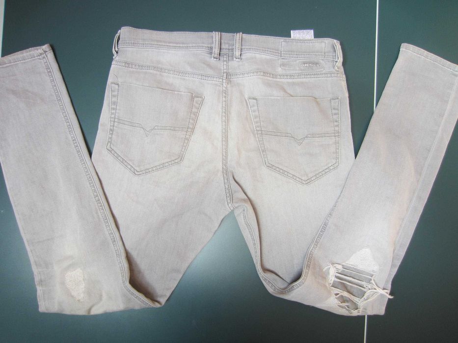 Blugi Diesel TEPPHAR W32 L32, culoare wash 0687W Stretch croiala skinny, 1+3nasturi inscriptionati stare f. buna.