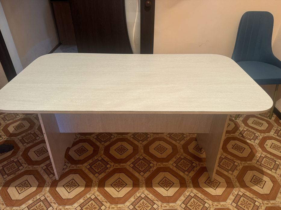 Продам кухонный стол