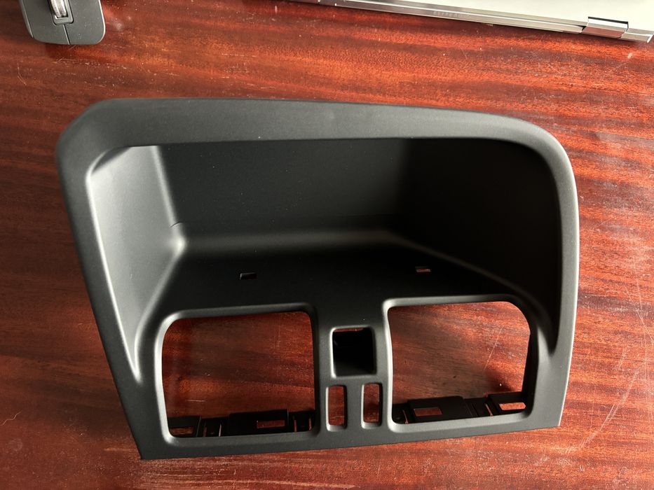 Рамка централна конзола Volvo XC60 до 2016г.