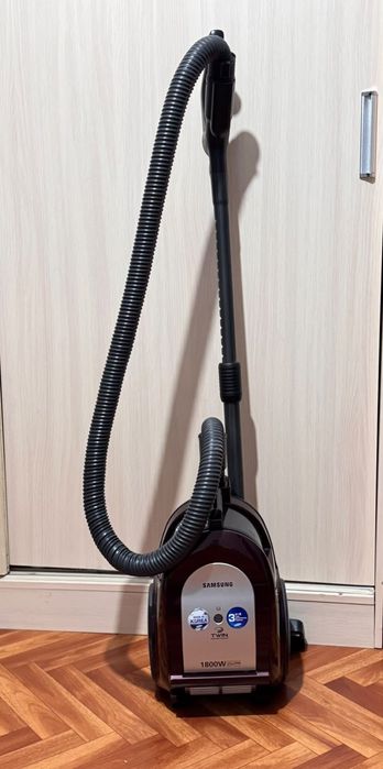 Пылесос Samsung 1800W (без мешка)