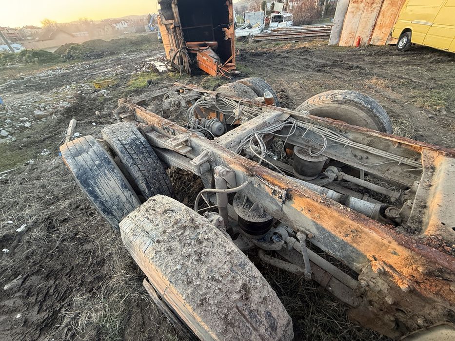 Камион мерцедес 2222 на части