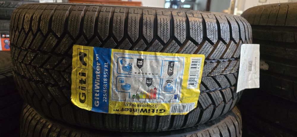 225 45 18 / 225/45R18 Giti, set 4 buc, Iarna, NOI