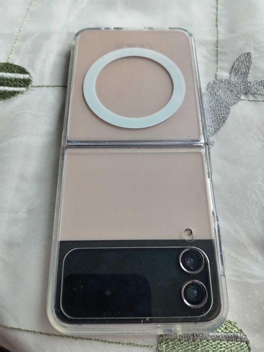 Samsung galaxy flip4