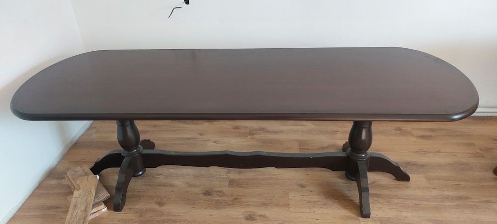 Продам гостивой стол с стульями