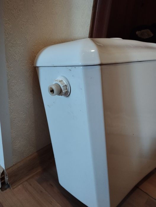 Бачок унитаза. И крышка