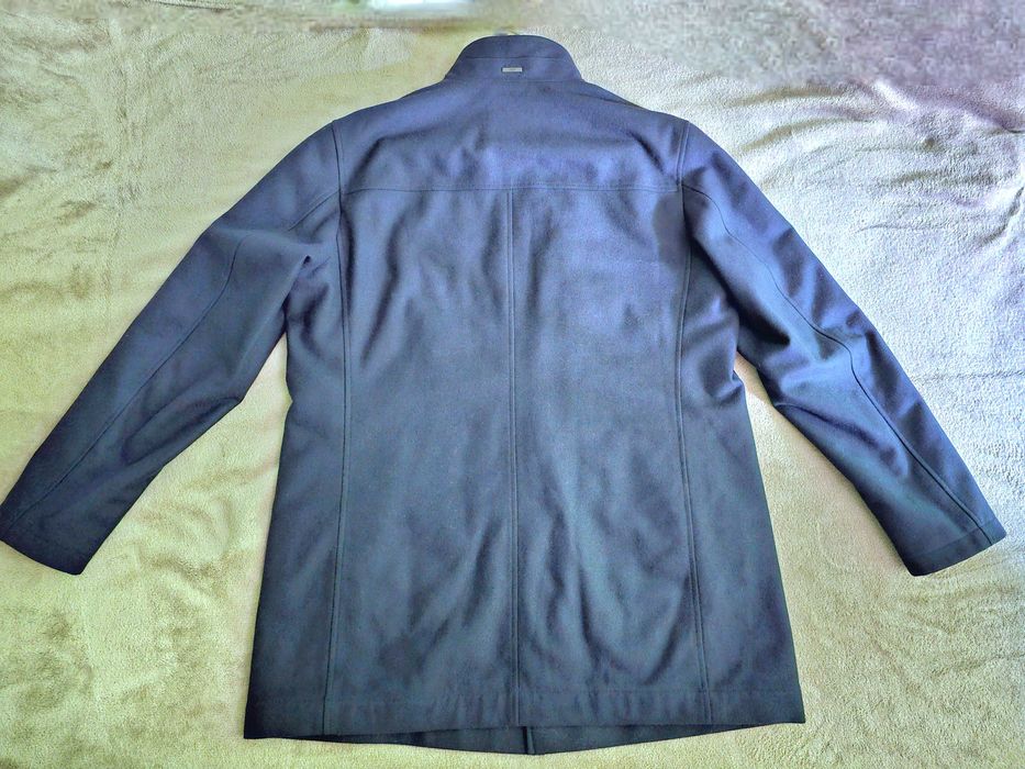 BOSS - Модерно вълнено палто