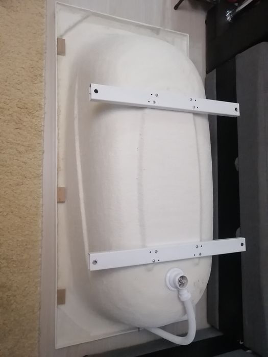 Продам акриловую ванну