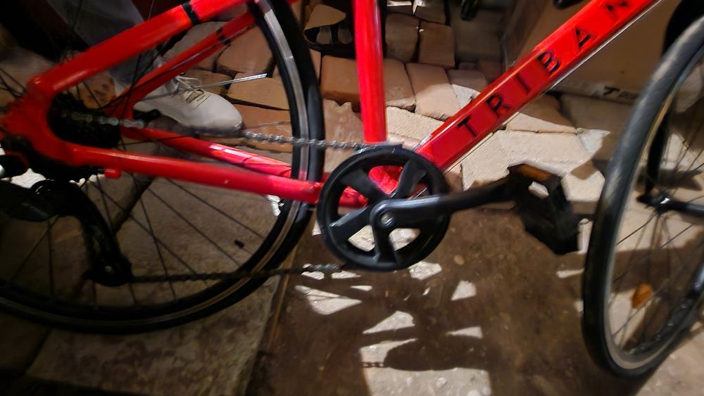 Vând Bicicletă Șosea Triban (Decathlon) – Stare Ca Nouă