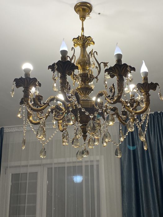 Продам люстру 8 ми рожковый