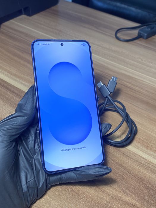 Samsung Galaxy s25 •128 GB • Navy