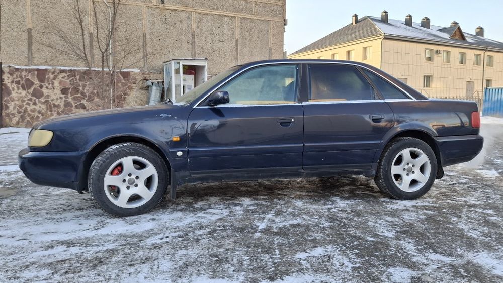 Машина Audi A6, 1995 г