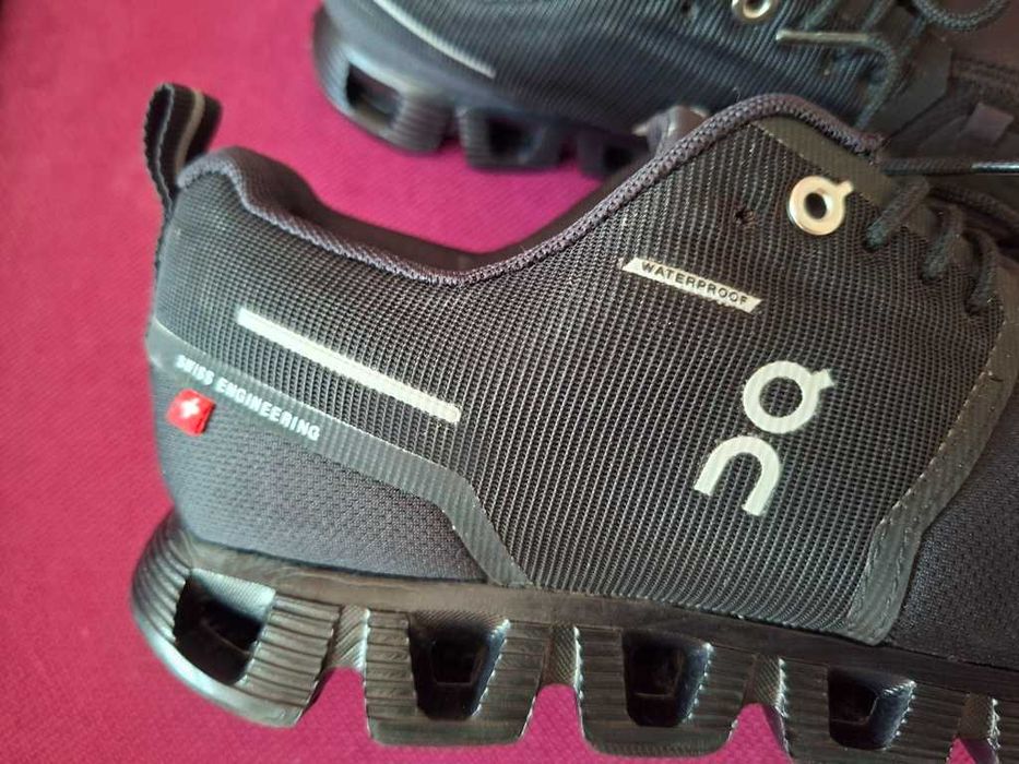 Adidasi On cloud running swiss engineering waterproof marime40 zero km