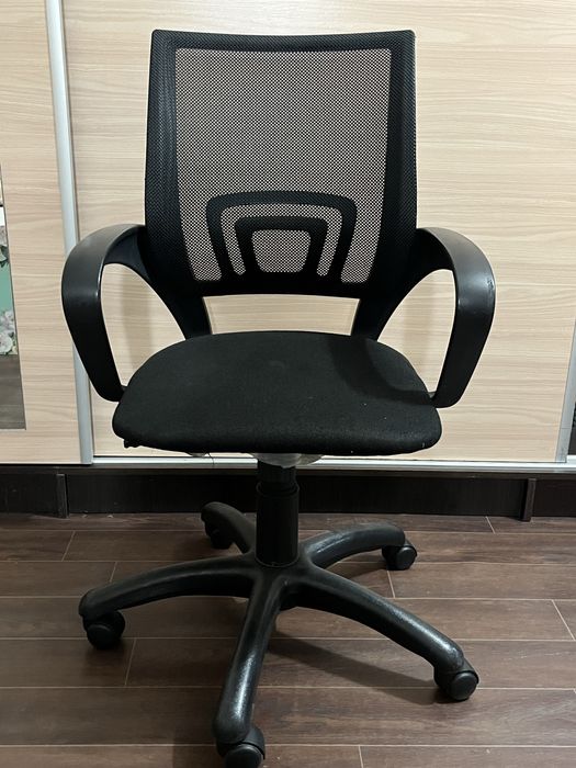 Продам офиссные кресла