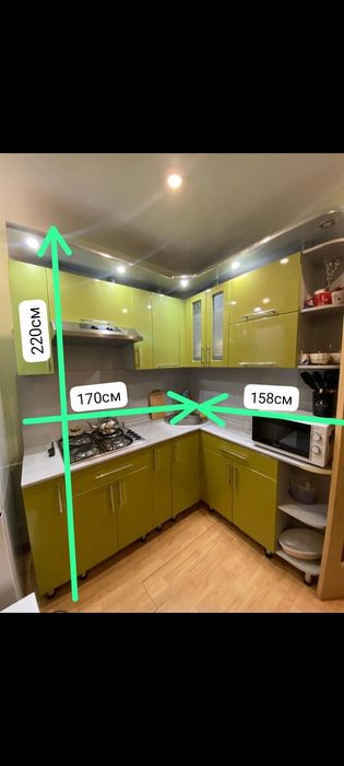 Угловой кухонный гарнитур.