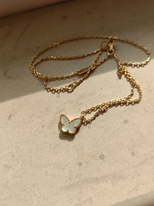 Златно дамско колие с пепрудка от бял седеф, Van Cleef & Arpels VCA