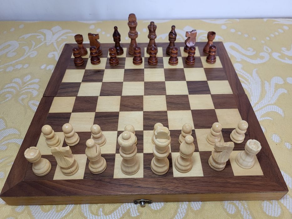 Дървен шах с табла
