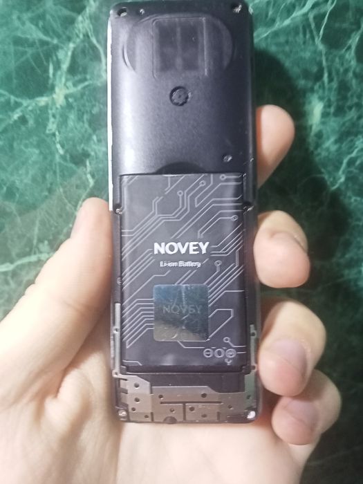 Кнопочный Novey M050