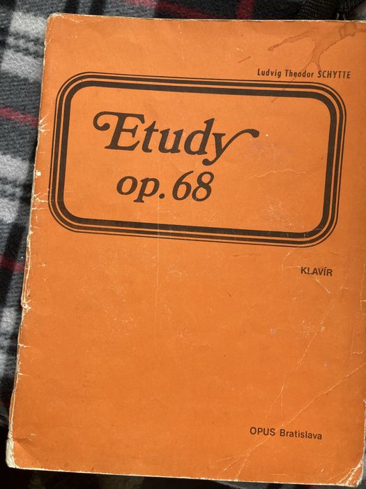 Ноты, книги, музыкальная литература