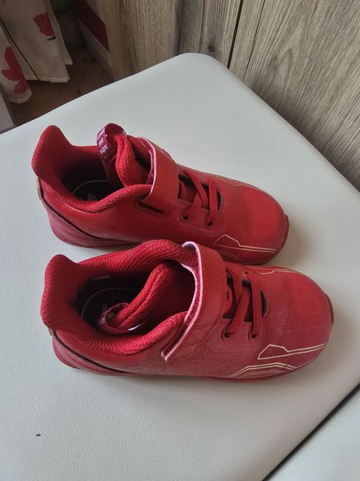 Ботуши LS Waikiki и кожени маратонки adidas marvel