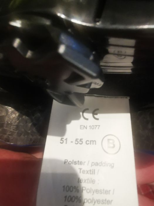 Детска ски каска Uvex Manic Pro