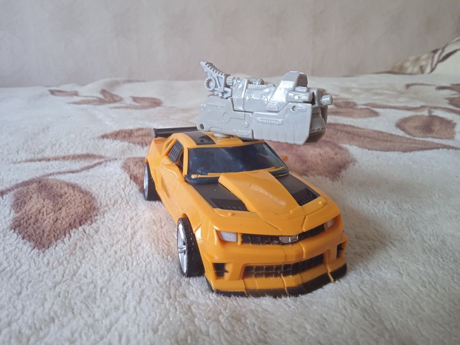 Продаю Робота-трансформера Бамблби