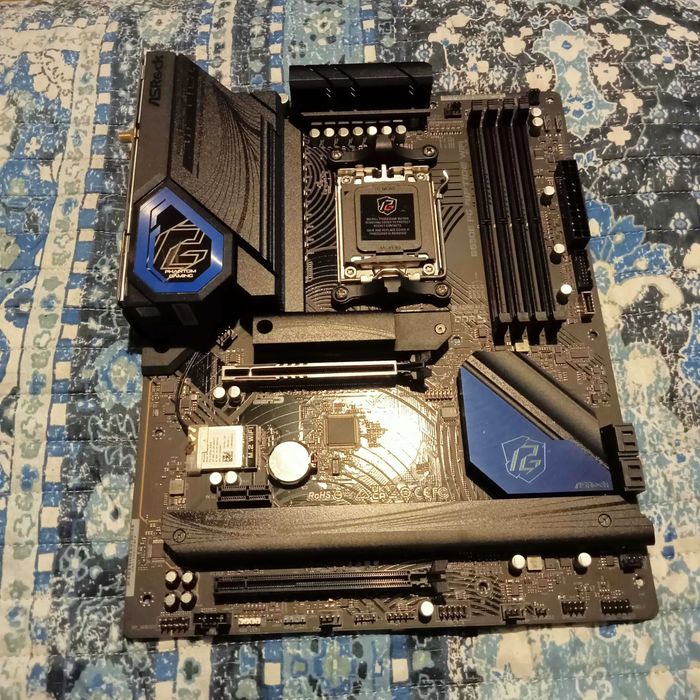 Дъно ASRock B650E PG Riptide WiFi