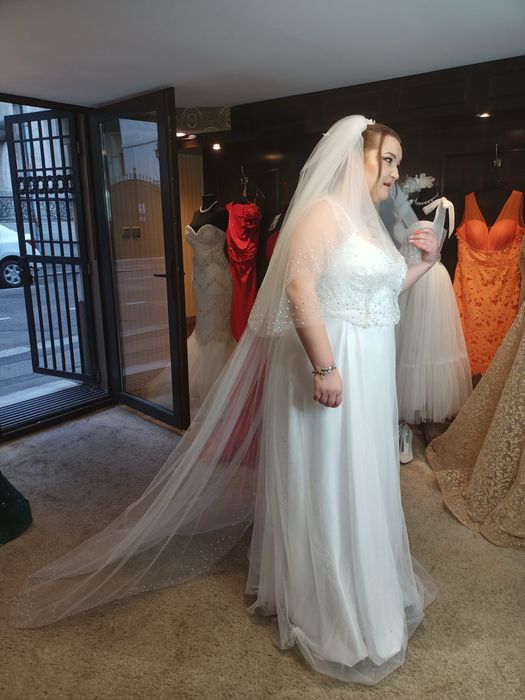 Rochie mireasa + voal lung cu perle