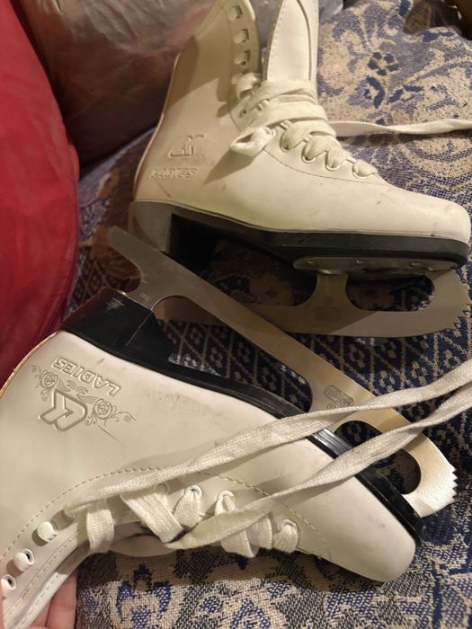 продам коньки нов