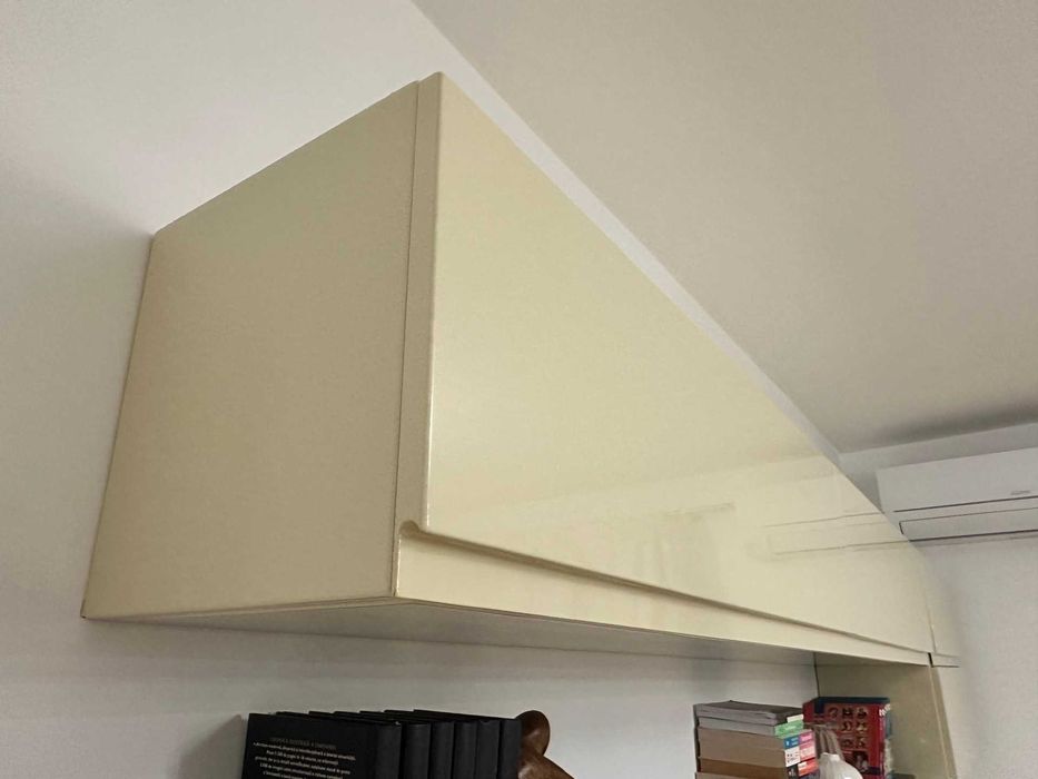 Vand mobila living, 2.8 m lungime, cu corpuri suspendate