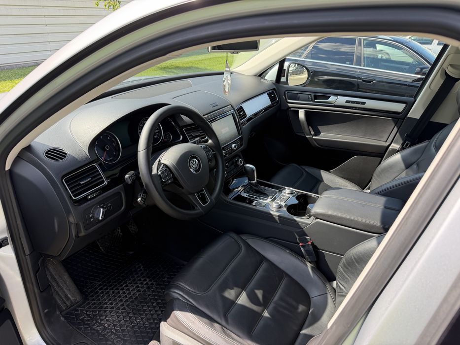 Volkswagen Touareg 3.0 TDI 262 CP 2015 Bi-Xenon Distronic Lane asist Side asist