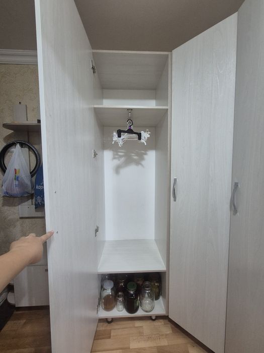 Пподам угловой шкаф для прихожей
