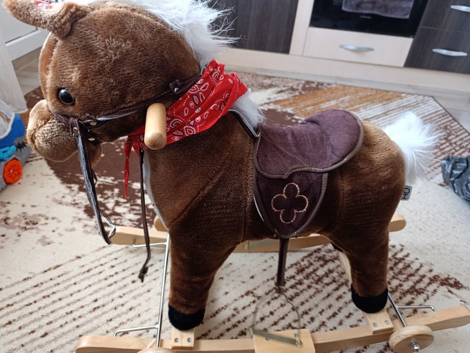 Плюшено конче-люлка Moni