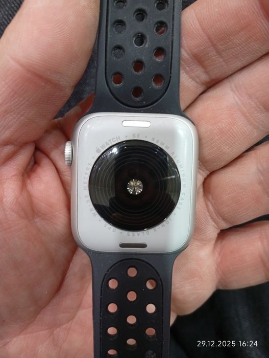 Продам смарт часы Apple