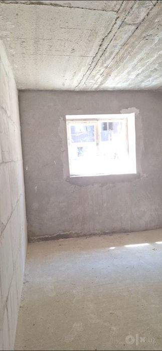 3 хонали 2 та кв сотилади: 1-этаж(37 500 $) ва полуподвал (26 500 $) .