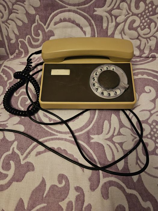 Стационарный советский телефон